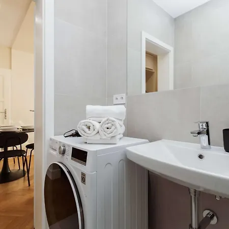 شقة Old Town Velvet Retreat - Style And Comfort