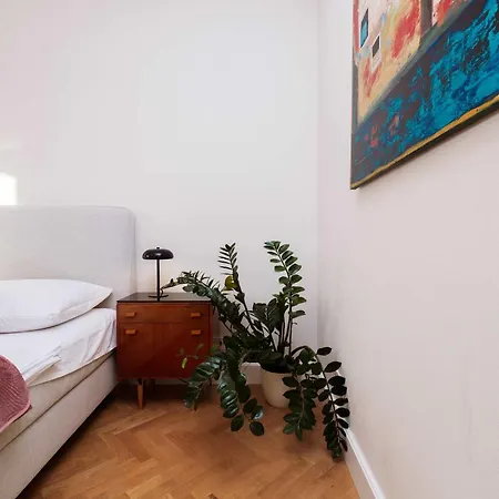 شقة Old Town Velvet Retreat - Style And Comfort *