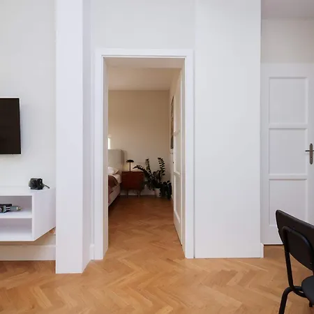 Old Town Velvet Retreat - Style And Comfort