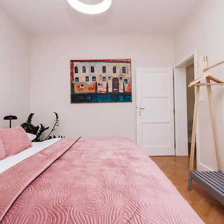 شقة Old Town Velvet Retreat - Style And Comfort