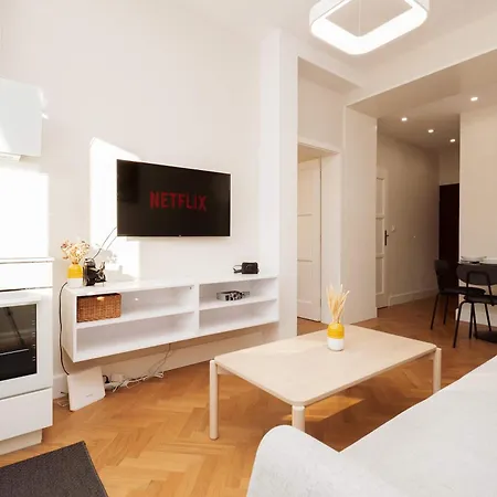 Apartment Old Town Velvet Retreat - Style And Comfort *