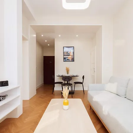 Old Town Velvet Retreat - Style And Comfort