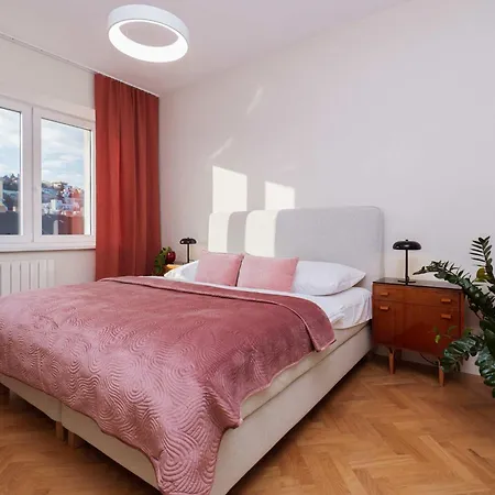 Old Town Velvet Retreat - Style And Comfort *