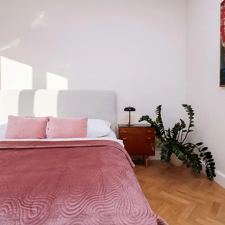 Old Town Velvet Retreat - Style And Comfort Apartment *