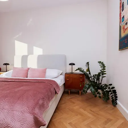 Old Town Velvet Retreat - Style And Comfort * Bratislava